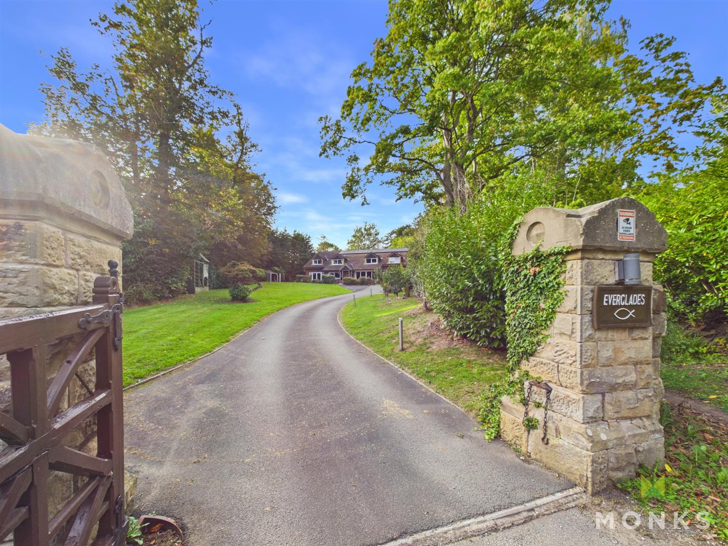 Everglades Brynhafod Lane, Oswestry, SY11 1SH For Sale